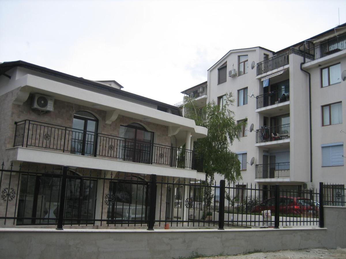 Apartment Lazur By The Sea Ravda Kültér fotó